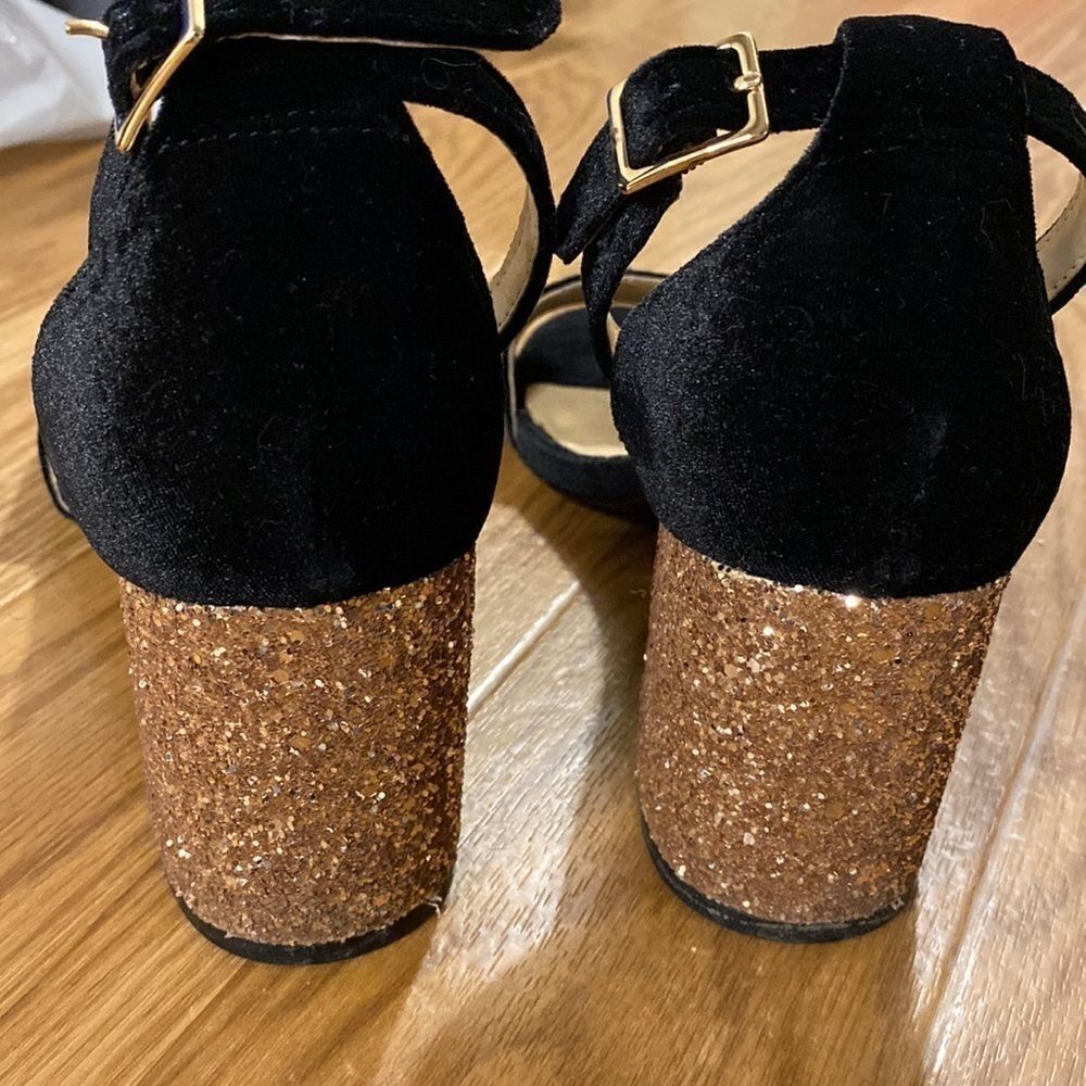 EXPRESSION Milan’s Black Suede  Open Toe Chunky Heel Sandals (Size 7)